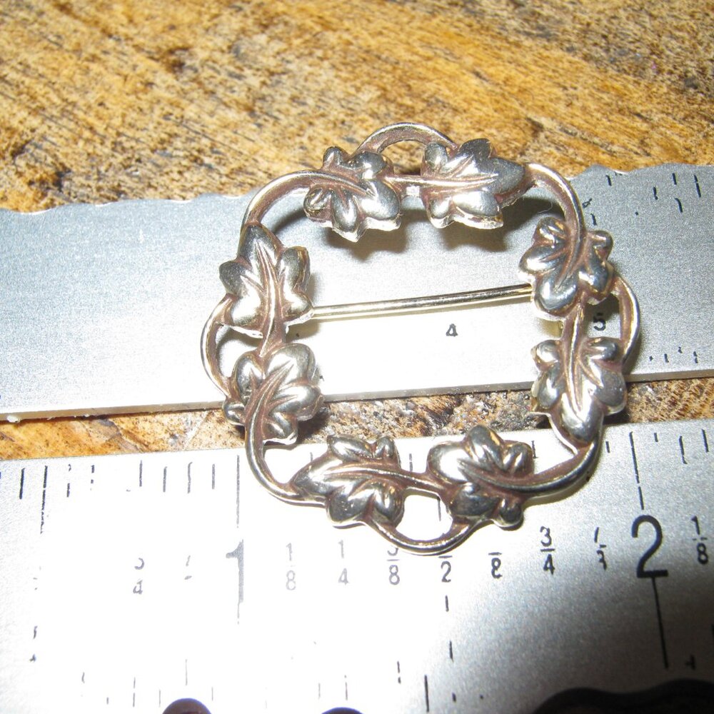 Vintage Preppy Pin Set - Picture 6 of 7
